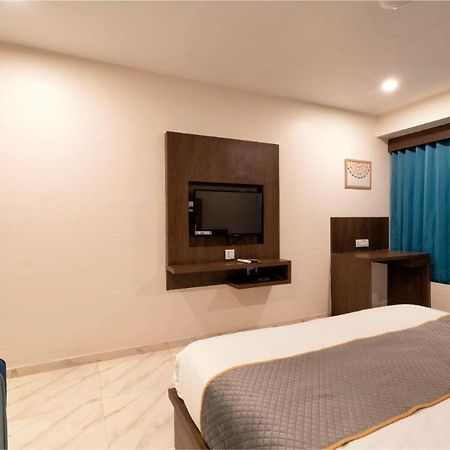 Hotel Royal 24 Ahmedabad Eksteriør bilde
