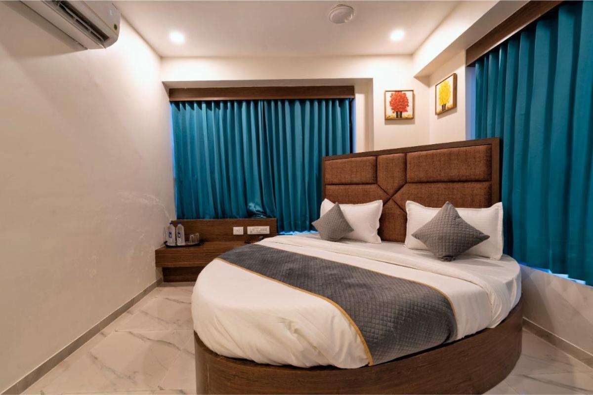 Hotel Royal 24 Ahmedabad Eksteriør bilde