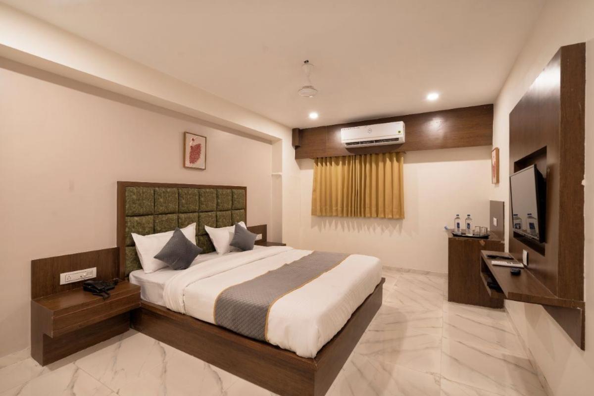 Hotel Royal 24 Ahmedabad Eksteriør bilde