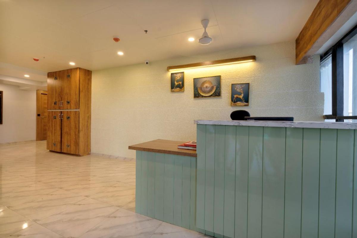 Hotel Royal 24 Ahmedabad Eksteriør bilde