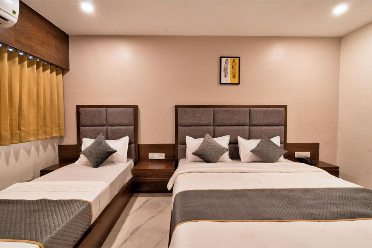 Hotel Royal 24 Ahmedabad Eksteriør bilde