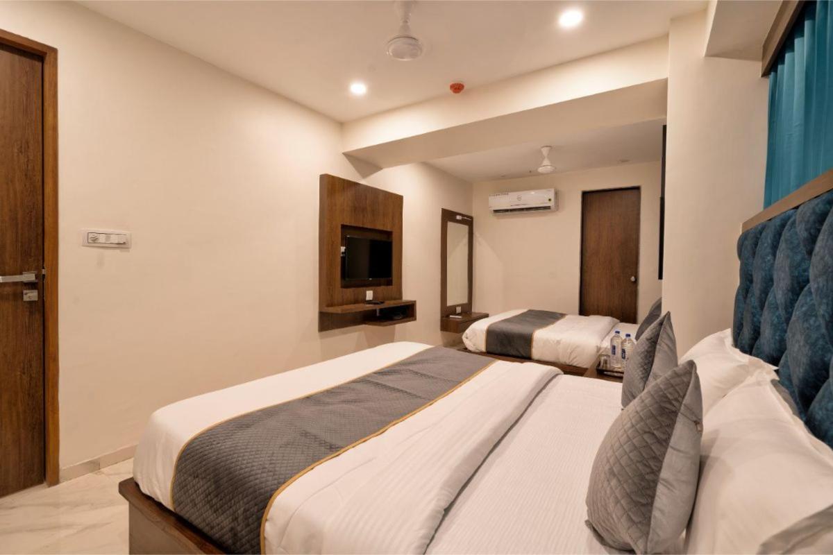 Hotel Royal 24 Ahmedabad Eksteriør bilde