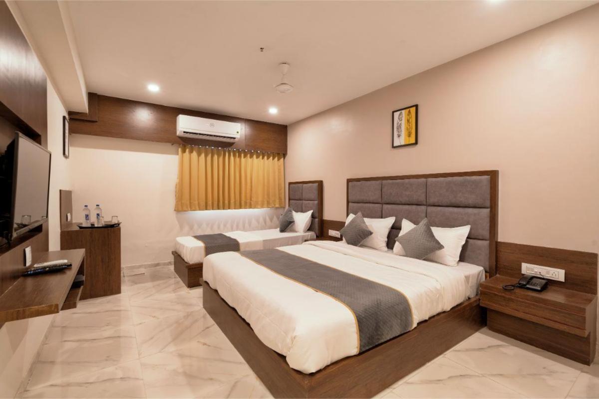 Hotel Royal 24 Ahmedabad Eksteriør bilde