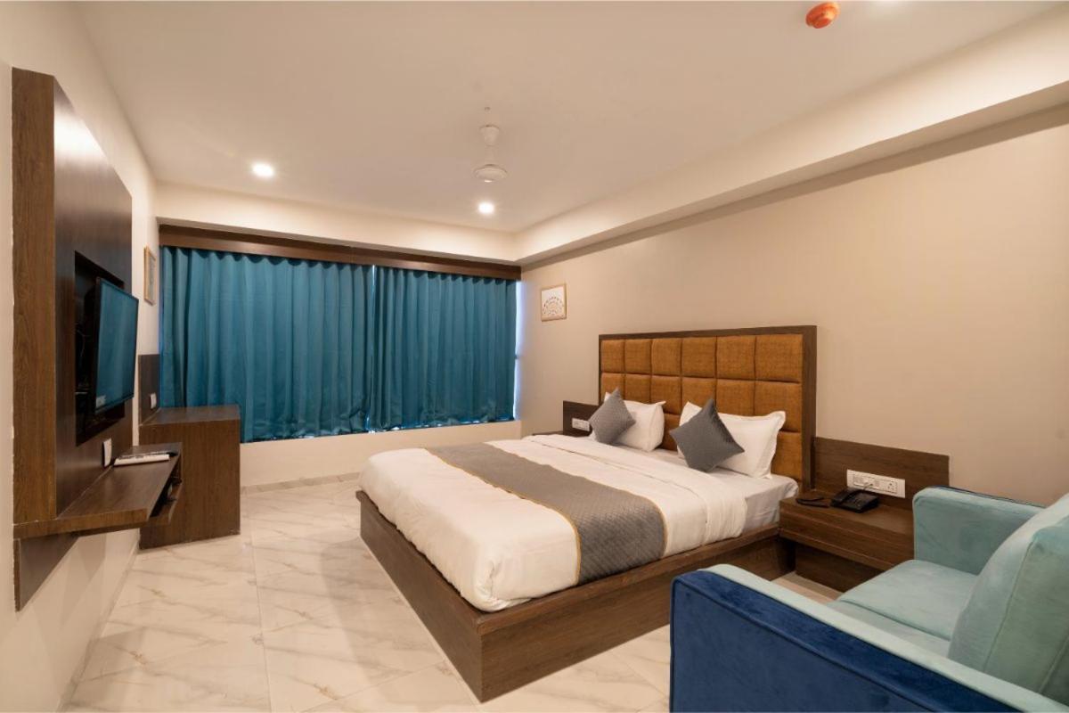 Hotel Royal 24 Ahmedabad Eksteriør bilde