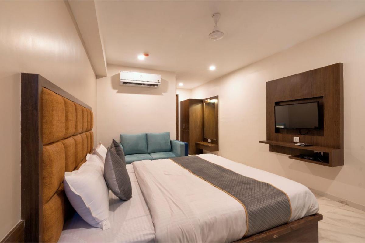 Hotel Royal 24 Ahmedabad Eksteriør bilde
