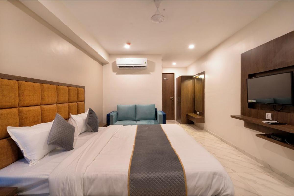 Hotel Royal 24 Ahmedabad Eksteriør bilde